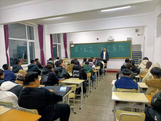 说明: 班会.jpg